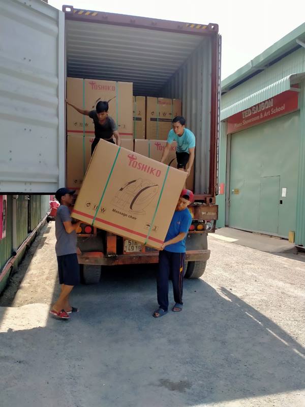 Bốc xếp hàng hóa khu công nghiệp Vũng Tàu - Nhất Tín